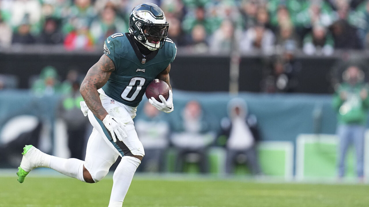 PHILADELPHIA, PENNSYLVANIA - DECEMBER 31: D'Andre Swift #0 of the Philadelphia Eagles runs the ball against the Arizona Cardinals at Lincoln Financial Field on December 31, 2023 in Philadelphia, Pennsylvania.