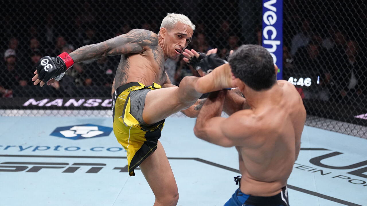 VANCOUVER, BRITISH COLUMBIA - JUNE 10: (L-R) Charles Oliveira of Brazil kicks Beneil Dariush of Iran in their lightweight fight during the UFC 289 event at Rogers Arena on June 10, 2023 in Vancouver, Canada.