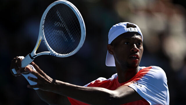 AUCKLAND, NEW ZEALAND - JANUARY 08: Christopher Eubanks of USA plays a forehand in his match against Botic Van De Zandschulp of Netherlands during the 2024 Men's ASB Classic at ASB Tennis Centre on January 08, 2024 in Auckland, New Zealand.