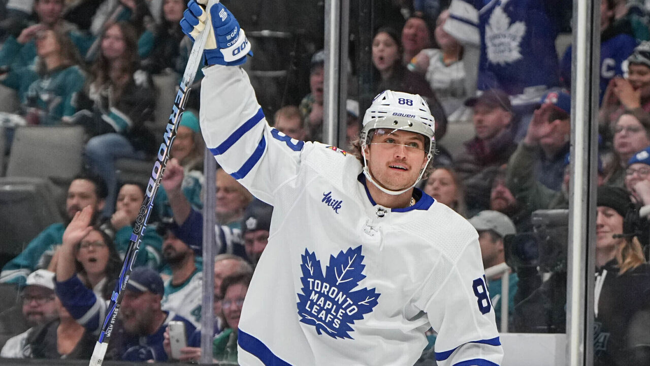 SAN JOSE, CALIFORNIA - JANUARY 6: William Nylander #88 of the Toronto Maple Leafs celebrating a goal during the game at SAP Center on January 6, 2023 in San Jose, California.