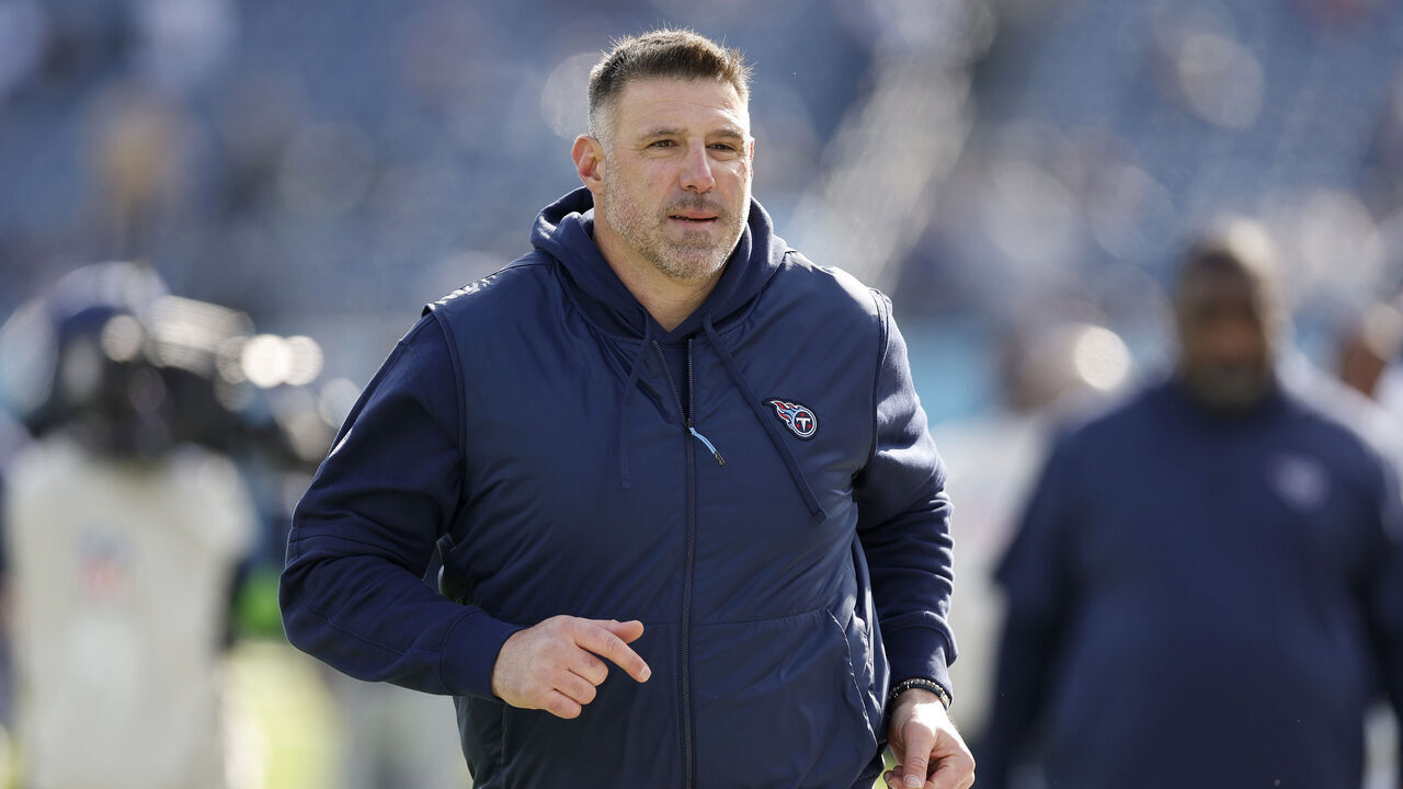 NASHVILLE, TENNESSEE - JANUARY 07: Tennessee Titans head coach Mike Vrabel runs on the field before the game against the Jacksonville Jaguars at Nissan Stadium on January 07, 2024 in Nashville, Tennessee.