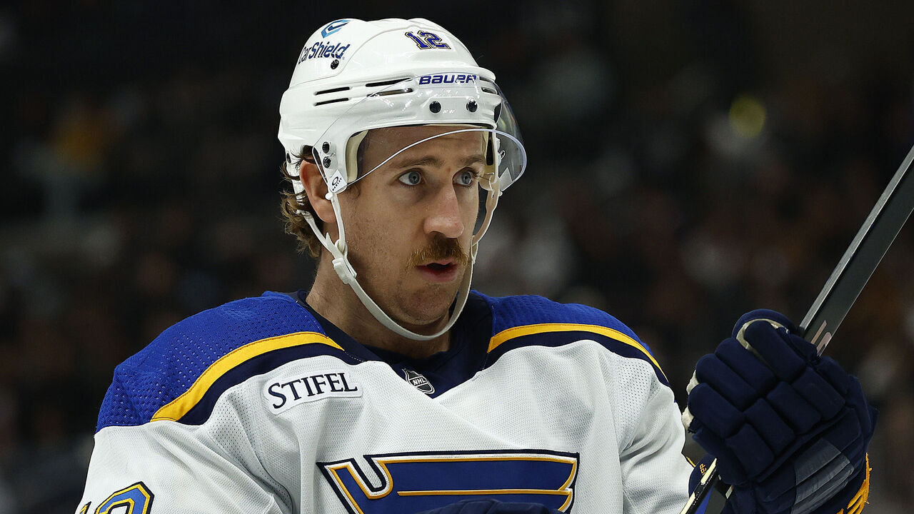 LOS ANGELES, CALIFORNIA - NOVEMBER 18: Kevin Hayes #12 of the St. Louis Blues in the first period at Crypto.com Arena on November 18, 2023 in Los Angeles, California.