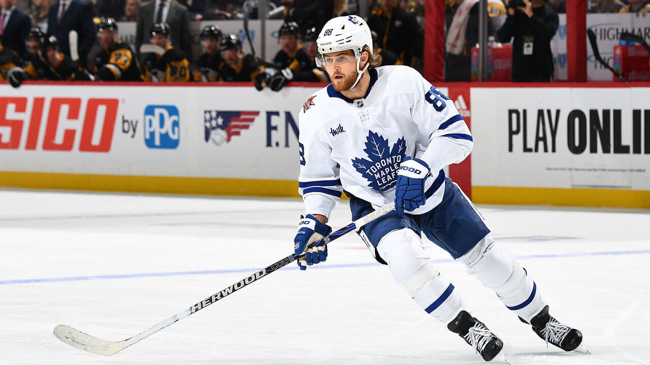 PITTSBURGH, PA - NOVEMBER 25: William Nylander #88 of the Toronto Maple Leafs skates against the Pittsburgh Penguins at PPG PAINTS Arena on November 25, 2023 in Pittsburgh, Pennsylvania.