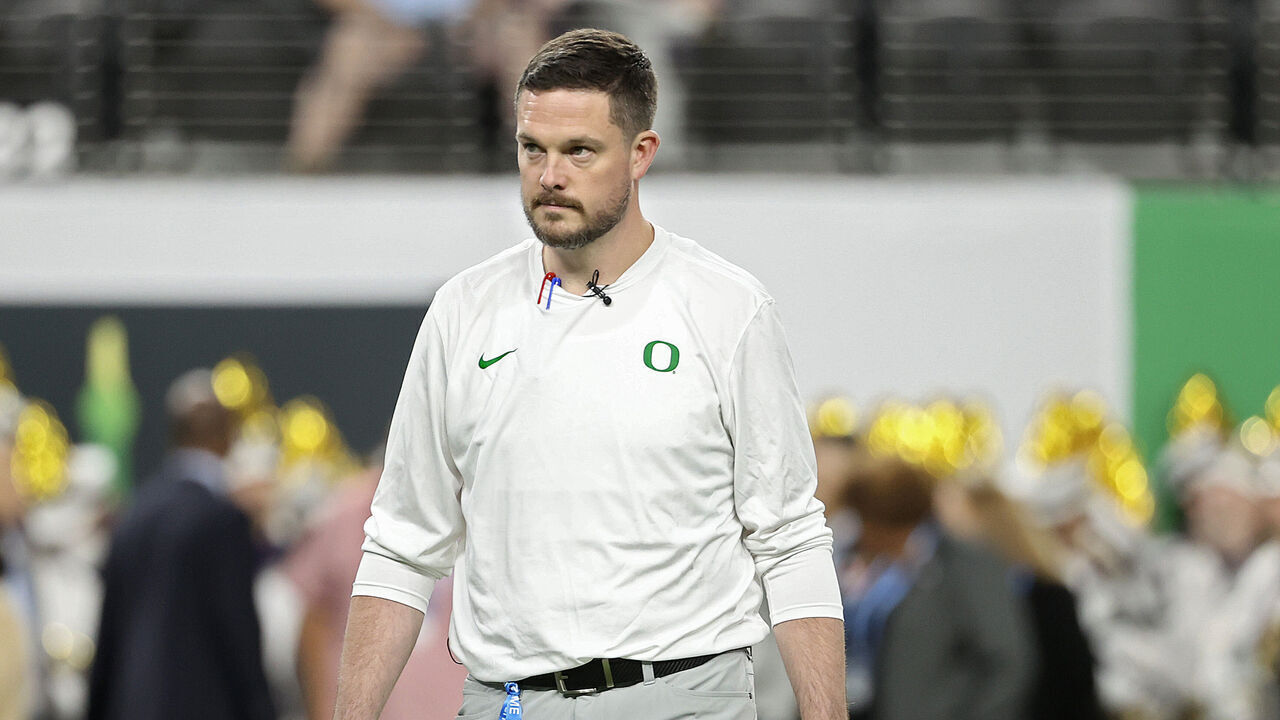 LAS VEGAS, NEVADA - DECEMBER 01: Head coach Dan Lanning of the Oregon Ducks looks on prior to a game against the Washington Huskies during the Pac-12 Championship at Allegiant Stadium on December 01, 2023 in Las Vegas, Nevada.