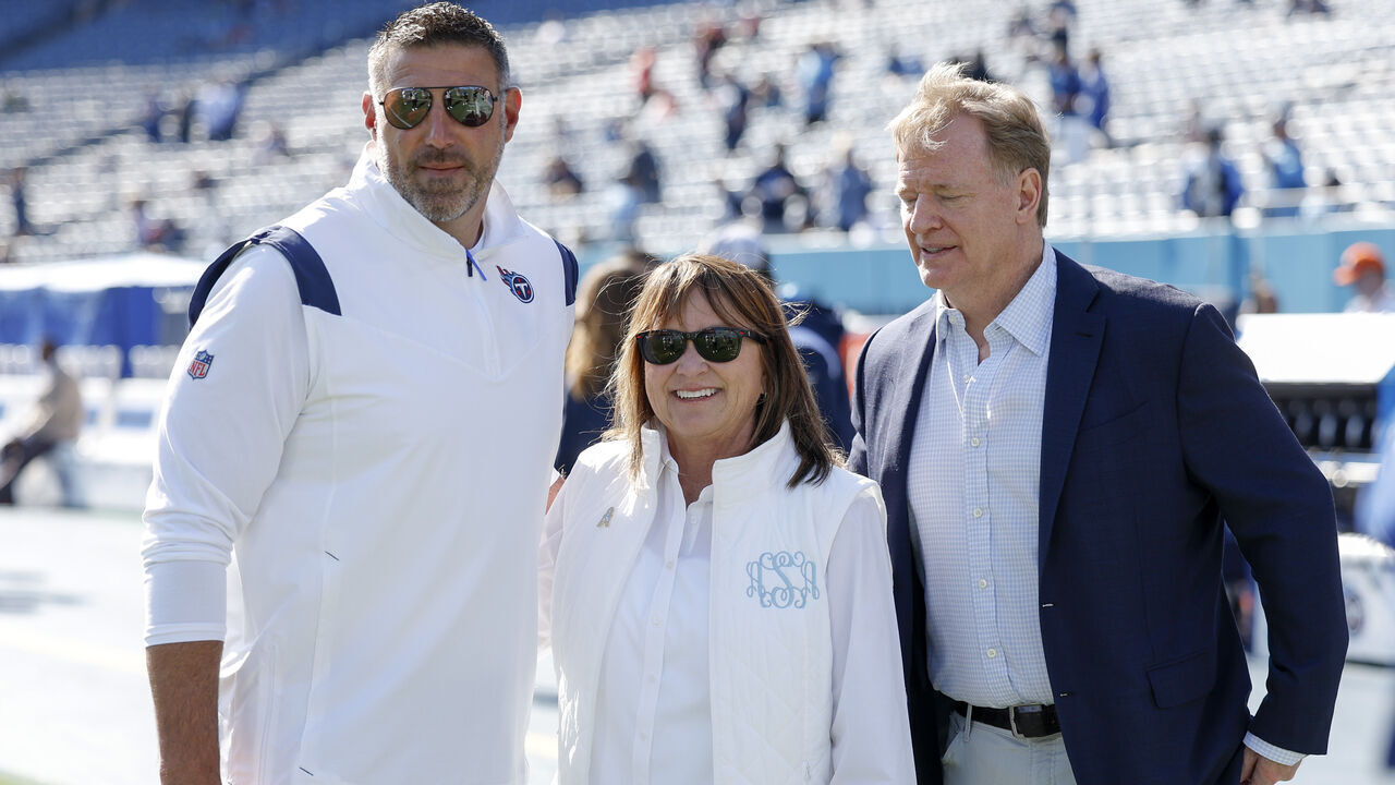 NASHVILLE, TENNESSEE - OCTOBER 23: Head coach Mike Vrabel of the Tennessee Titans (L) poses for a photo with owner Amy Adams Strunk (C) and NFL commissioner Roger Goodell (R) before the game against the Indianapolis Colts at Nissan Stadium on October 23, 2022 in Nashville, Tennessee.