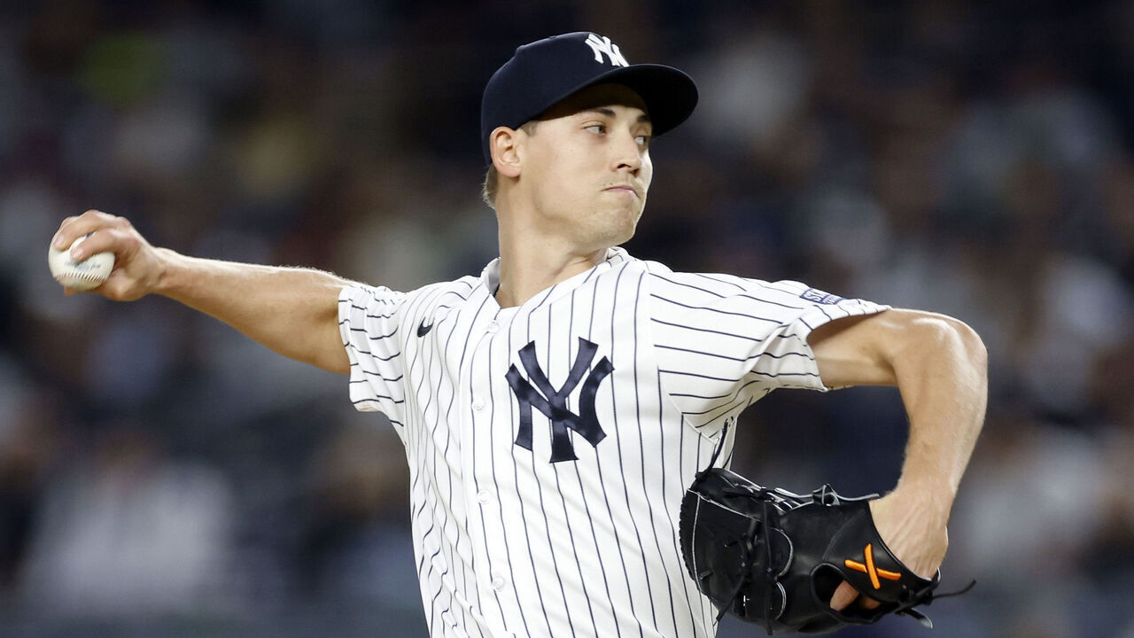 NEW YORK, NEW YORK - SEPTEMBER 22: Luke Weaver #30 of the New York Yankees pitches during the game against the Arizona Diamondbacks at Yankee Stadium on September 22, 2023 in the Bronx borough of New York City. The Yankees won 7-1.