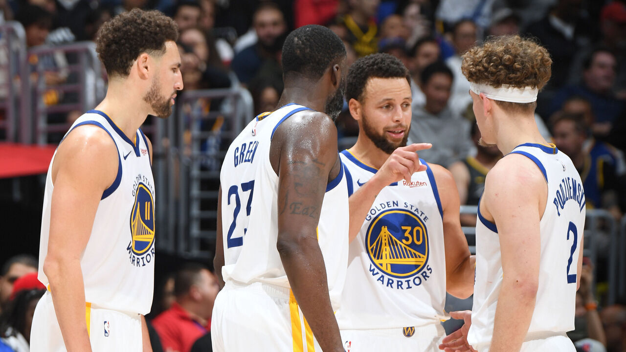 LOS ANGELES, CA - DECEMBER 2: The Golden State Warriors talk to each other during the game against the LA Clippers on December 2, 2023 at Crypto.Com Arena in Los Angeles, California. NOTE TO USER: User expressly acknowledges and agrees that, by downloading and/or using this Photograph, user is consenting to the terms and conditions of the Getty Images License Agreement. Mandatory Copyright Notice: Copyright 2023 NBAE