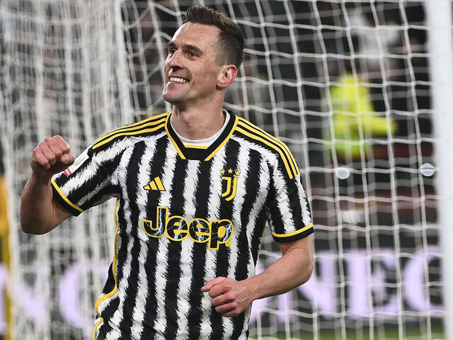 Milik's hat-trick vs. Frosinone fires Juve into Italian Cup semis | theScore.com