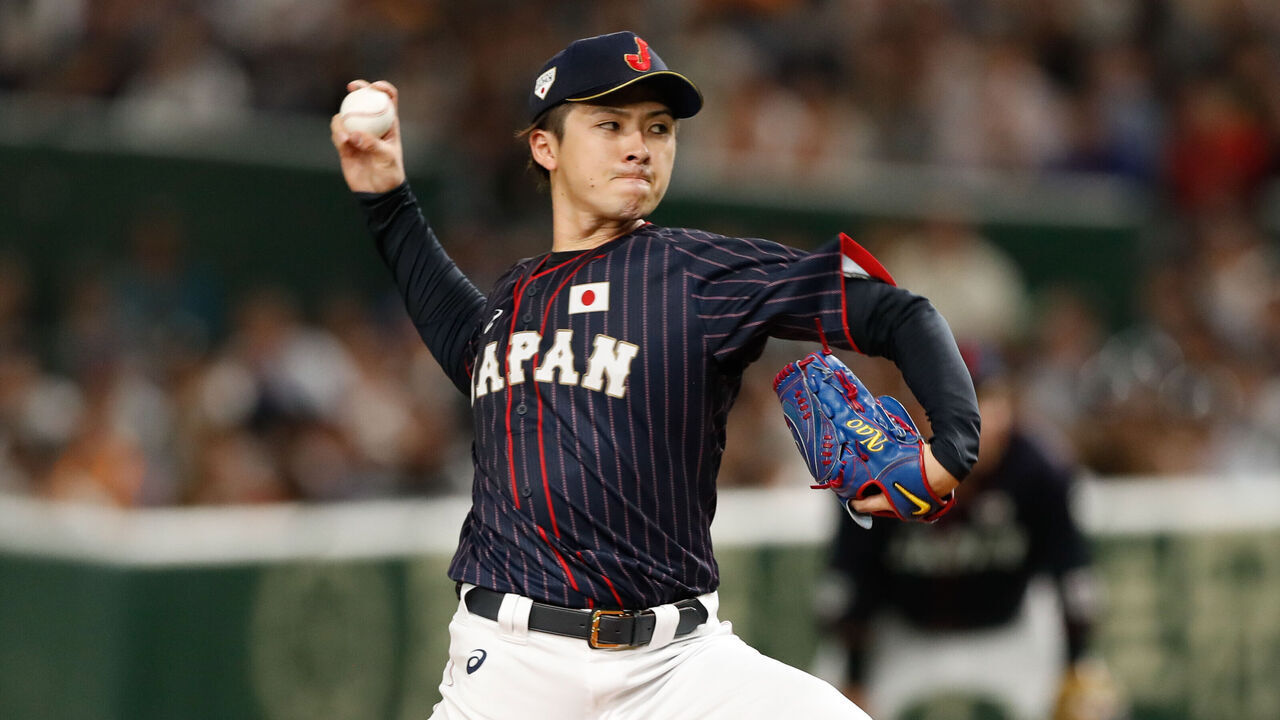 TOKYO, JAPAN - NOVEMBER 10: Naoyuki Uwasawa #15 of Team Japan pitches during the Japan All-Star Series game against the MLB All-Stars at the Tokyo Dome on Saturday, November 10, 2018 in Tokyo, Japan.