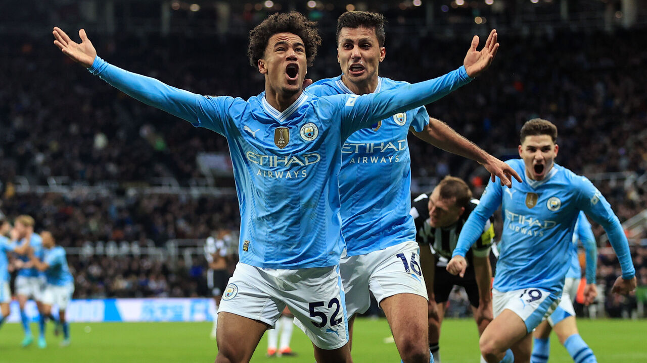 NEWCASTLE-UPON-TYNE, ENGLAND - JANUARY 13: Oscar Bobb of Manchester City celebrates scoring their 3rd and the winning goal with Rodri during the Premier League match between Newcastle United and Manchester City at St. James' Park on January 13, 2024 in Newcastle-upon-Tyne, England.
