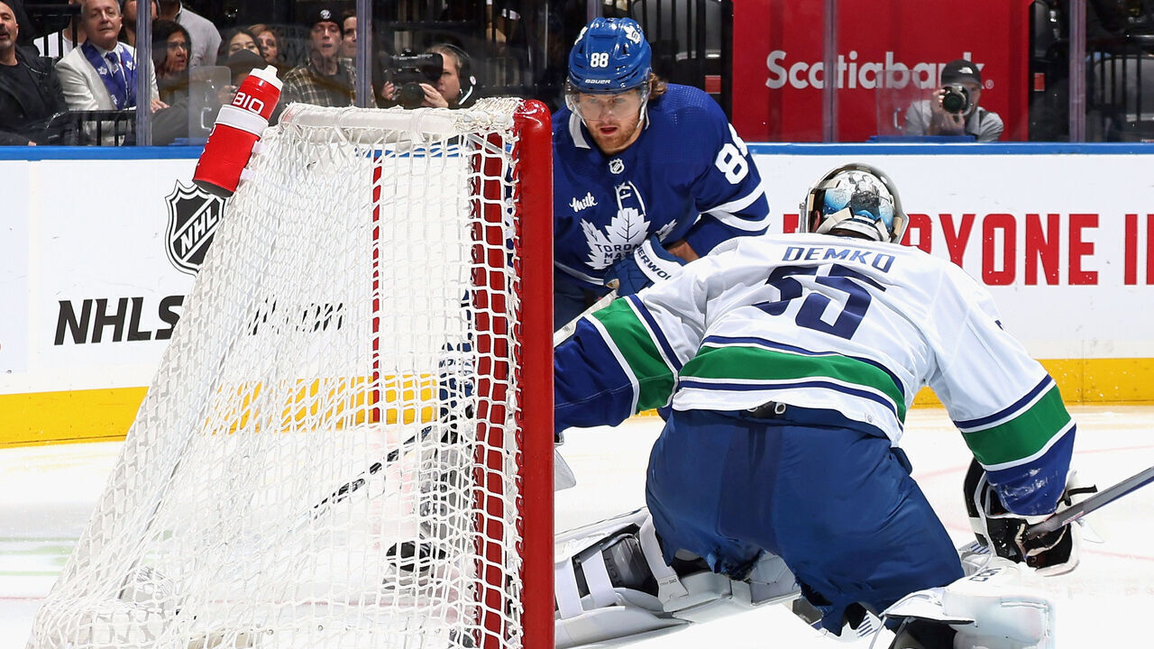 TORONTO, CANADA - NOVEMBER 11: William Nylander #88 of the Toronto Maple Leafs dekes before scoring a second period goal against Thatcher Demko #35 of the Vancouver Canucks at Scotiabank Arena on November 11, 2023 in Toronto, Ontario, Canada.