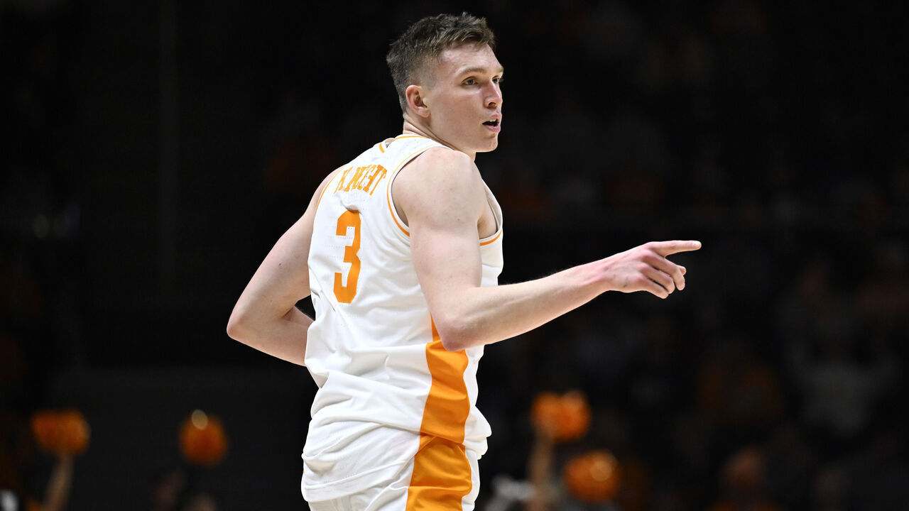 KNOXVILLE, TENNESSEE - DECEMBER 21: Dalton Knecht #3 of the Tennessee Volunteers celebrates a three point basket against the Tarleton State Texans in the first half at Thompson-Boling Arena on December 21, 2023 in Knoxville, Tennessee.