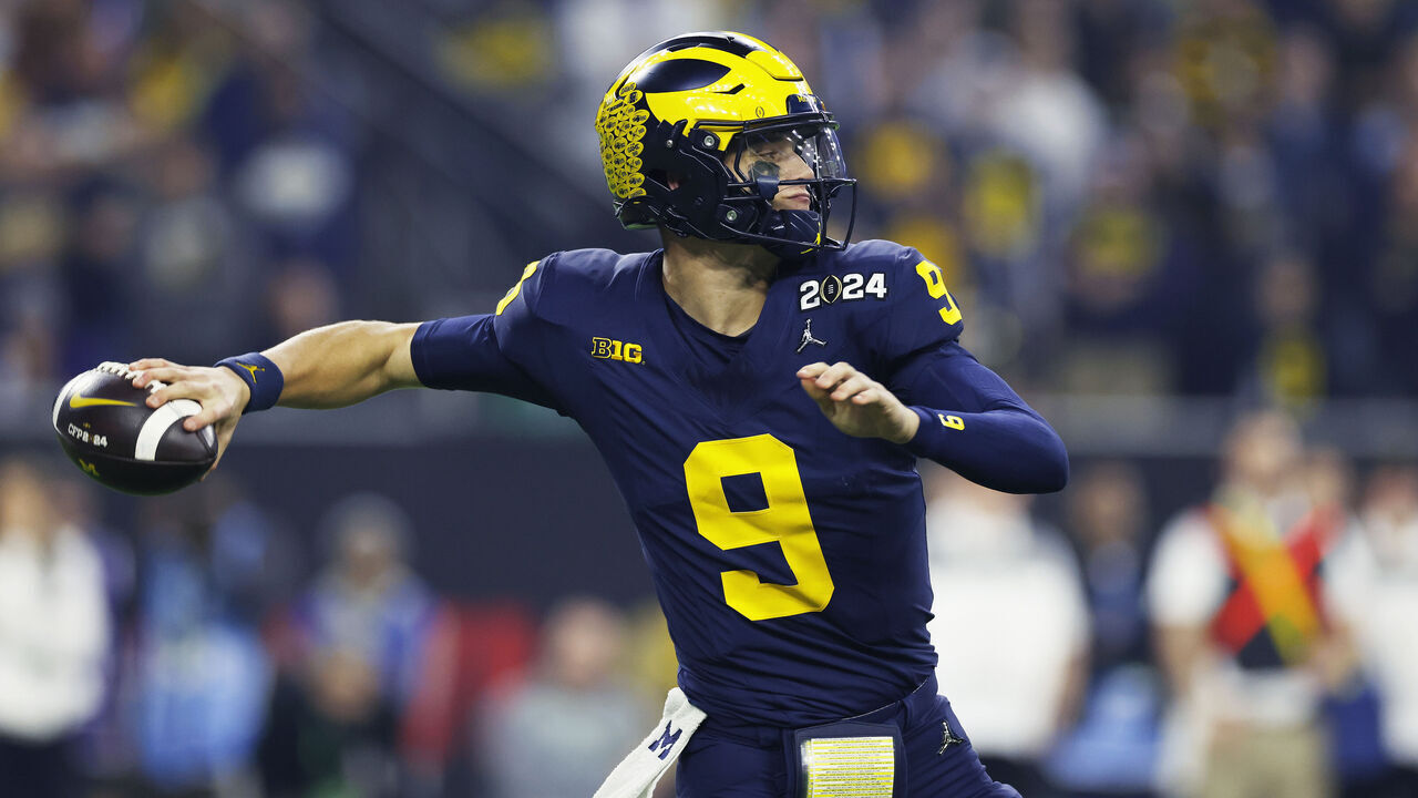 HOUSTON, TX - JANUARY 08: Michigan Wolverines quarterback J.J. McCarthy (9) passes the ball during the CFP National Championship against the Washington Huskies on January 08, 2024 at NRG Stadium in Houston, Texas.