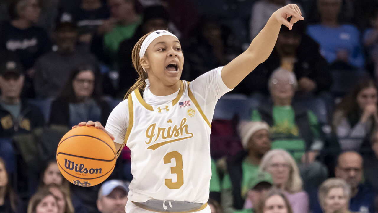 SOUTH BEND, IN - JANUARY 07: Notre Dame Fighting Irish guard Hannah Hidalgo (3) communicates with her teammates during a college basketball game between the North Carolina Tar Heels and the Notre Dame Fighting Irish on January 07, 2024 at Purcell Pavilion in South Bend, Indiana.