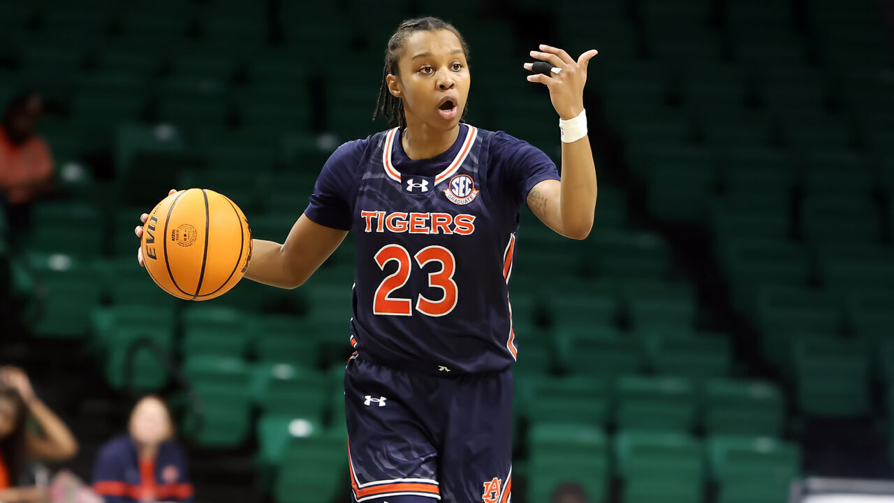 BIRMINGHAM, AL - DECEMBER 03: Auburn Tigers guard Honesty Scott-Grayson (23) during the game between the Auburn Tigers and the UAB Blazers on December 3, 2023 at Bartow Arena in Birmingham, Alabama.