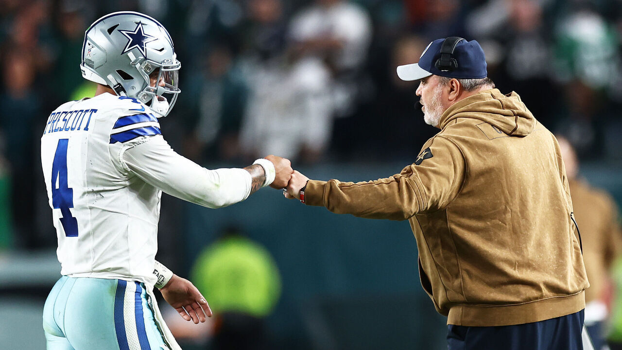 PHILADELPHIA, PENNSYLVANIA - NOVEMBER 05: Dak Prescott #4 and head coach Mike McCarthy of the Dallas Cowboys fist bump during the fourth quarter against the Philadelphia Eagles at Lincoln Financial Field on November 05, 2023 in Philadelphia, Pennsylvania.