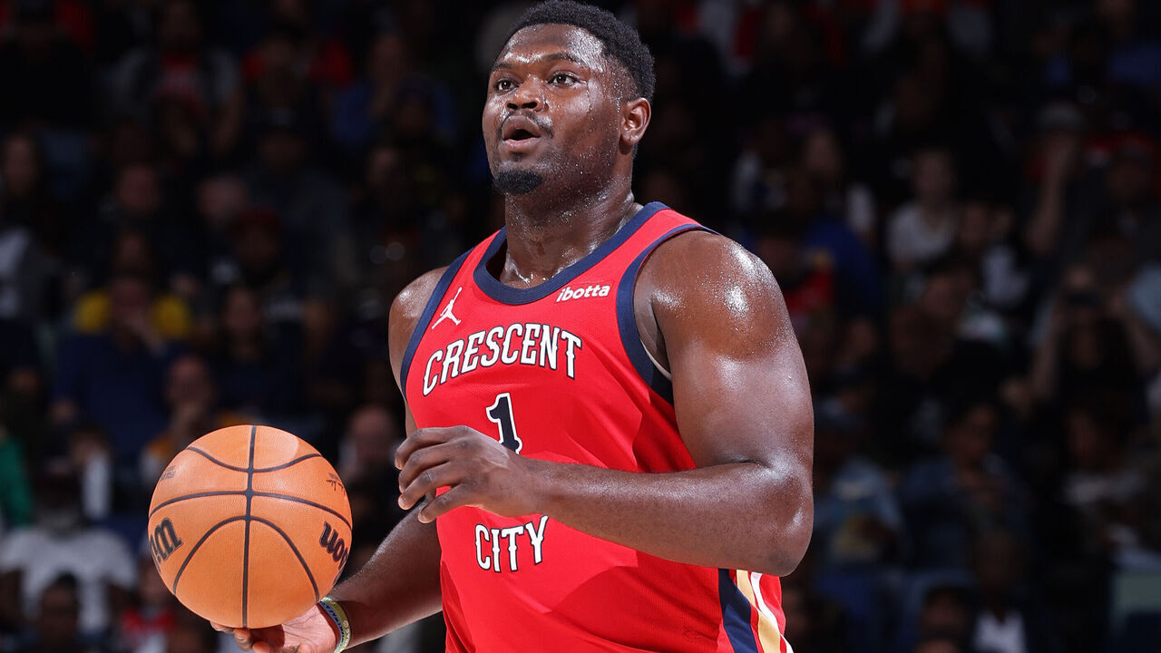 NEW ORLEANS, LA - OCTOBER 30: Zion Williamson #1 of the New Orleans Pelicans dribbles the ball during the game against the Golden State Warriors on October 30, 2023 at Smoothie King Center in New Orleans, Louisiana. Mandatory Copyright Notice: Copyright 2023 NBAE