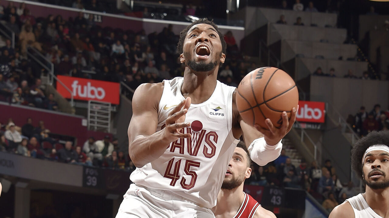 CLEVELAND, OH - JANUARY 15: Donovan Mitchell #45 of the Cleveland Cavaliers drives to the basket during the game against the Chicago Bulls on January 15, 2024 at Rocket Mortgage FieldHouse in Cleveland, Ohio. NOTE TO USER: User expressly acknowledges and agrees that, by downloading and/or using this Photograph, user is consenting to the terms and conditions of the Getty Images License Agreement. Mandatory Copyright Notice: Copyright 2024 NBAE