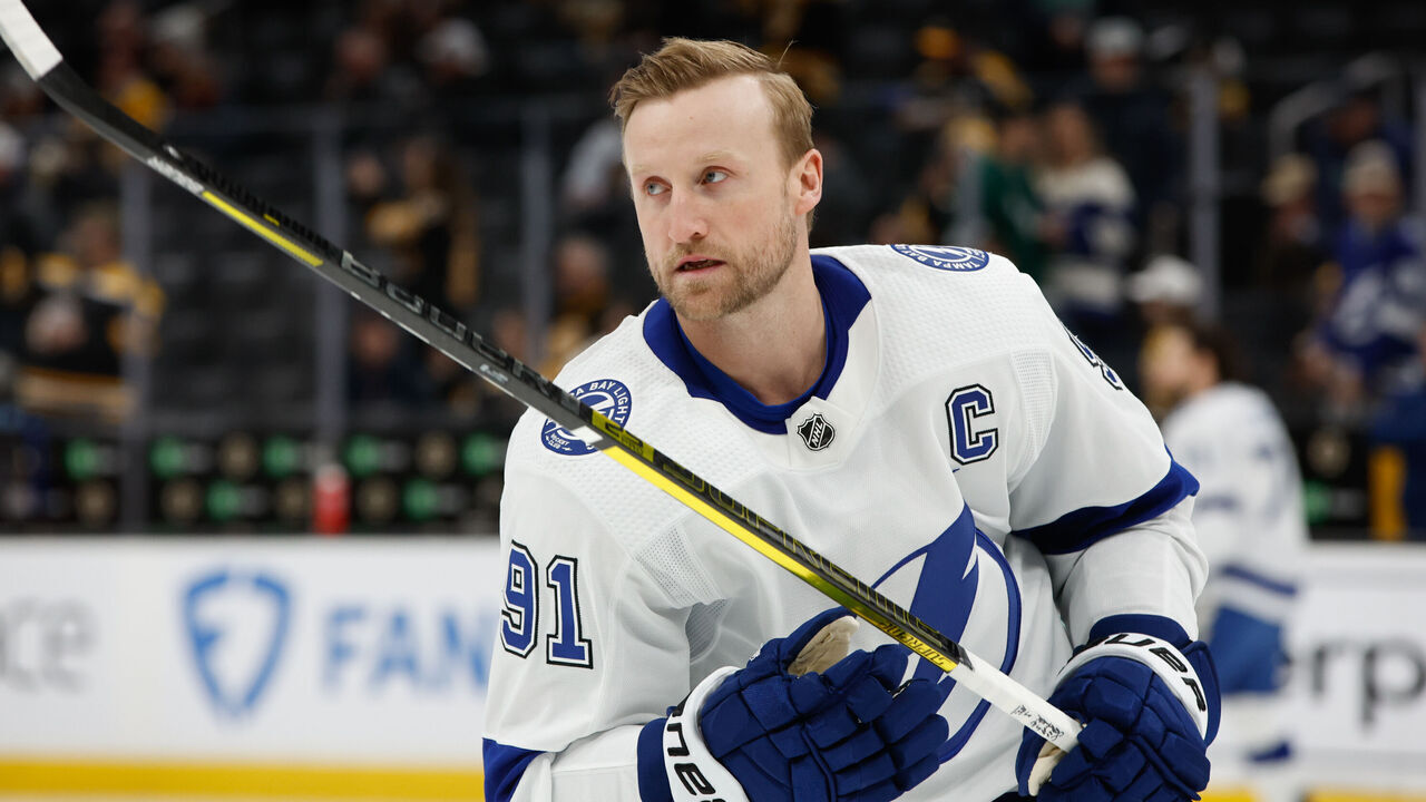 BOSTON, MASSACHUSETTS - JANUARY 06: Steven Stamkos #91 of the Tampa Bay Lightning warms up prior to a game against the Boston Bruins at the TD Garden on January 6, 2024 in Boston, Massachusetts.