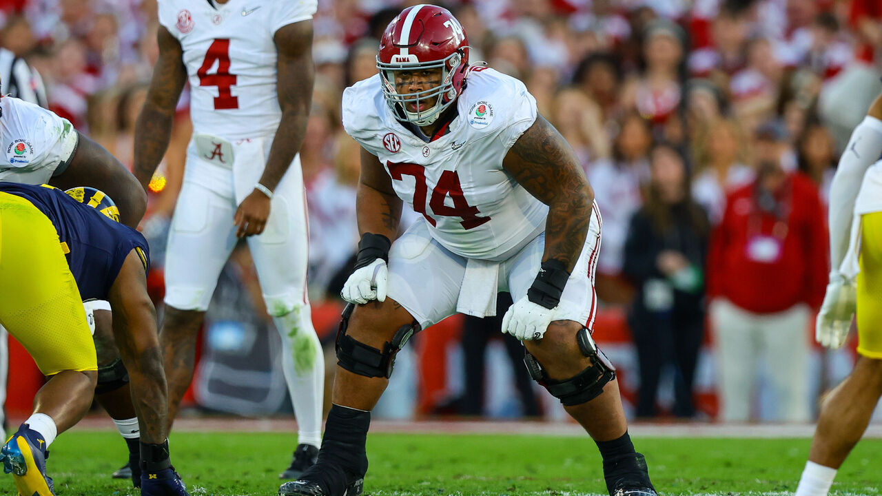 PASADENA, CA - JANUARY 01: Alabama Crimson Tide offensive lineman Kadyn Proctor (74) lines up during the Alabama Crimson Tide game versus the Michigan Wolverines CFP Semifinal at the Rose Bowl Game on January, 1, 2024, at the Rose Bowl Stadium in Pasadena, CA.
