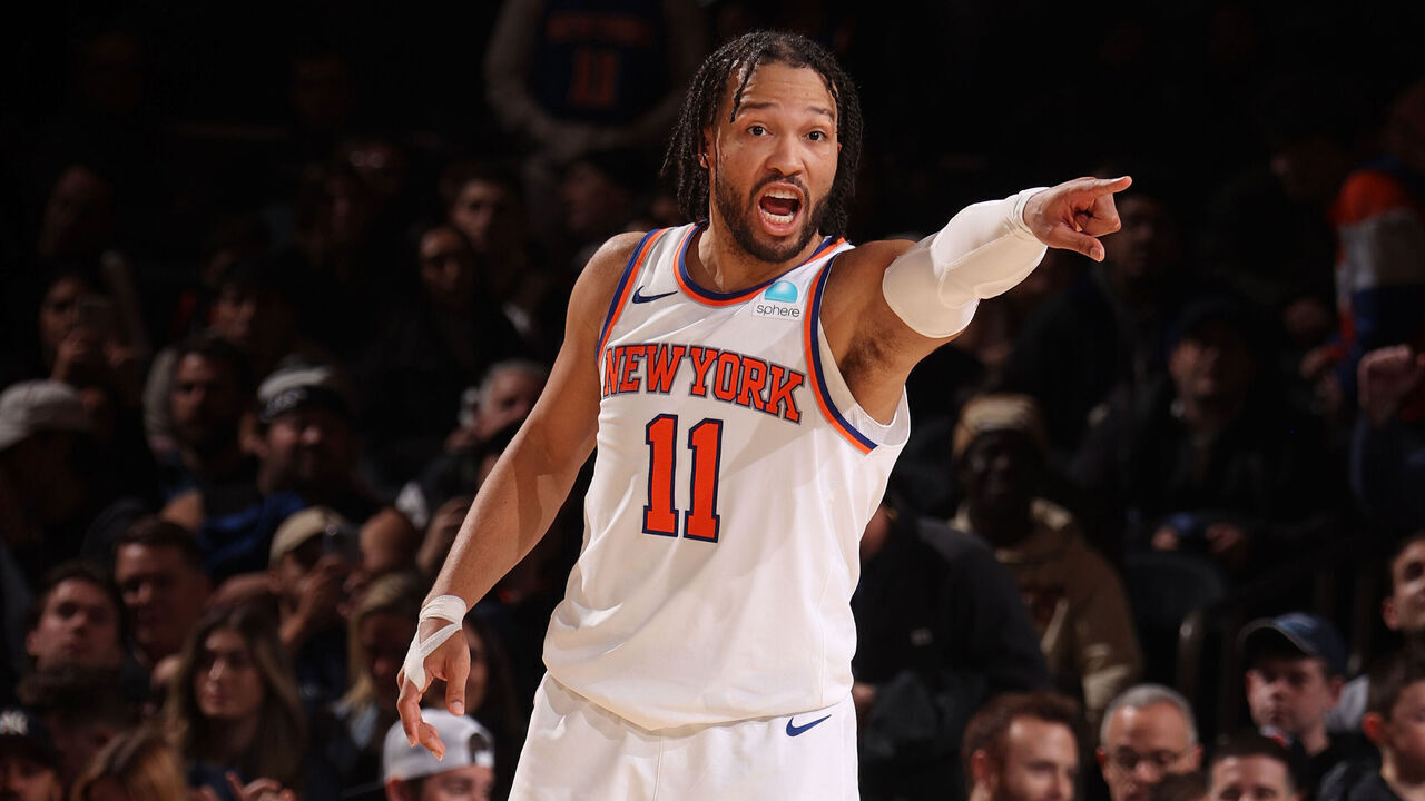 NEW YORK, NY - JANUARY 18: Jalen Brunson #11 of the New York Knicks celebrates against the Washington Wizards on January 18, 2024 at Madison Square Garden in New York City, New York. Mandatory Copyright Notice: Copyright 2024 NBAE