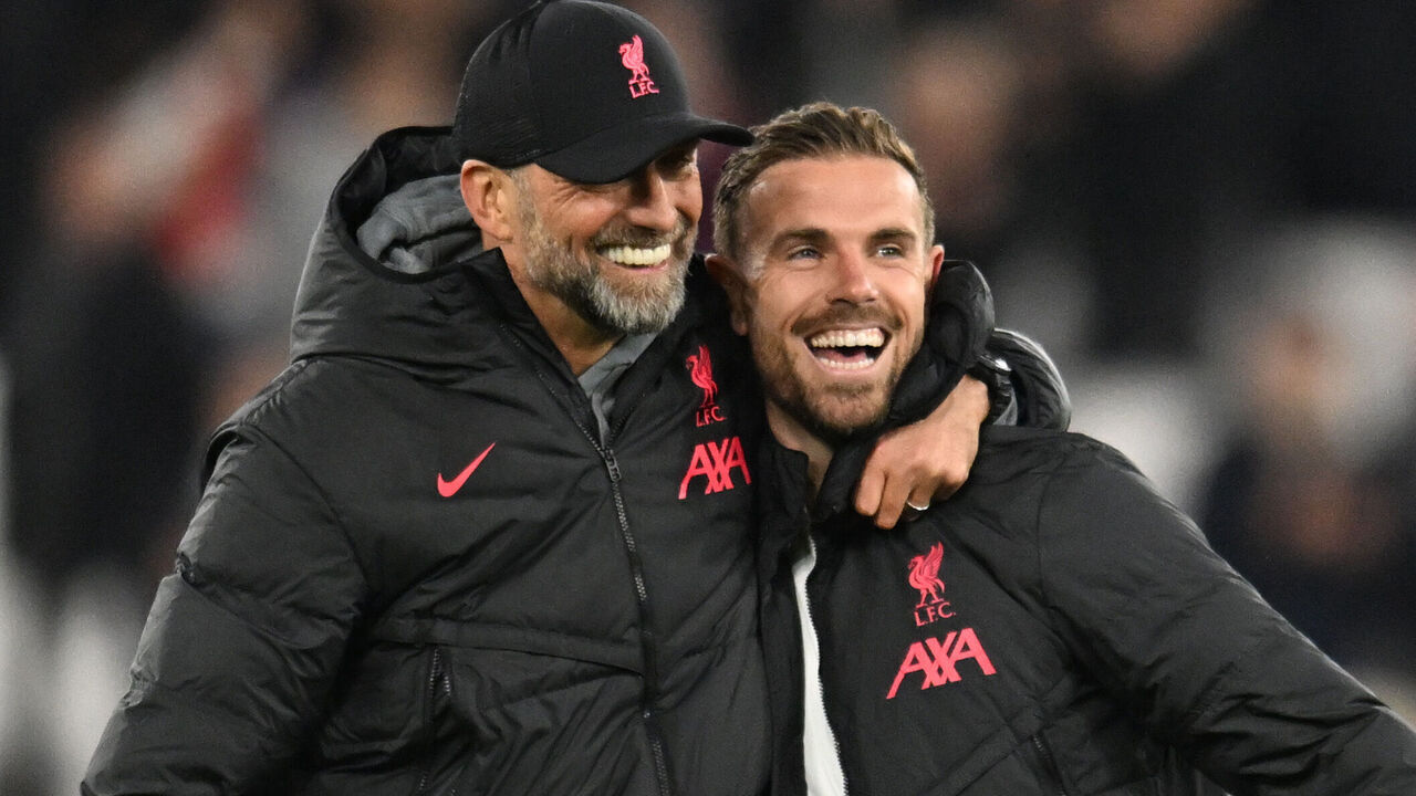 LONDON, ENGLAND - APRIL 26: ( THE SUN OUT.THE SUN ON SUNDAY OUT) Jurgen Klopp manager of Liverpool with Jordan Henderson captain of Liverpool after the Premier League match between West Ham United and Liverpool FC at London Stadium on April 26, 2023 in London, England.