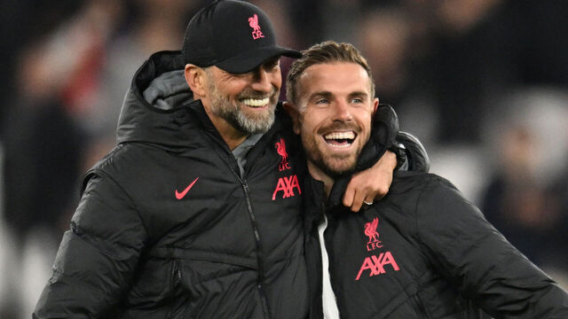 LONDON, ENGLAND - APRIL 26: ( THE SUN OUT.THE SUN ON SUNDAY OUT) Jurgen Klopp manager of Liverpool with Jordan Henderson captain of Liverpool after the Premier League match between West Ham United and Liverpool FC at London Stadium on April 26, 2023 in London, England.