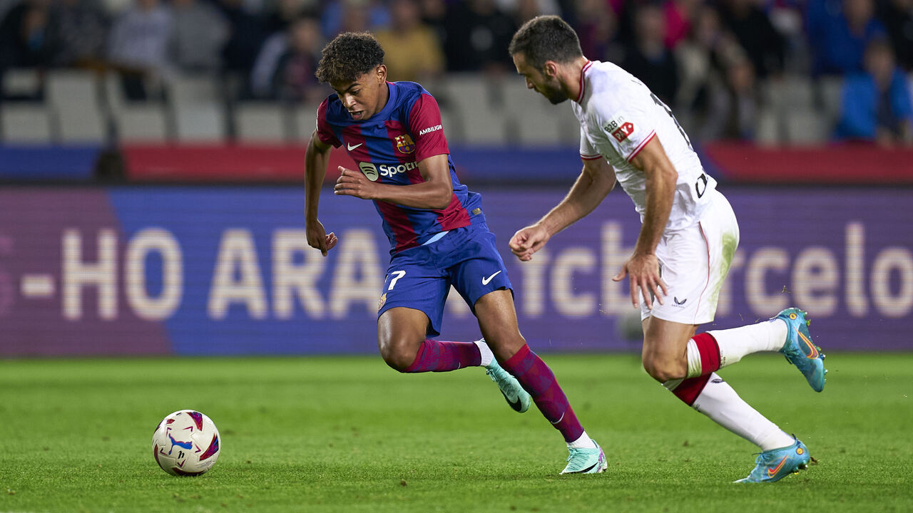 BARCELONA, SPAIN - OCTOBER 22: Lamine Yamal of FC Barcelona competes for the ball with Inigo Lekue of Athletic Club during the LaLiga EA Sports match between FC Barcelona and Athletic Bilbao at Estadi Olimpic Lluis Companys on October 22, 2023 in Barcelona, Spain.