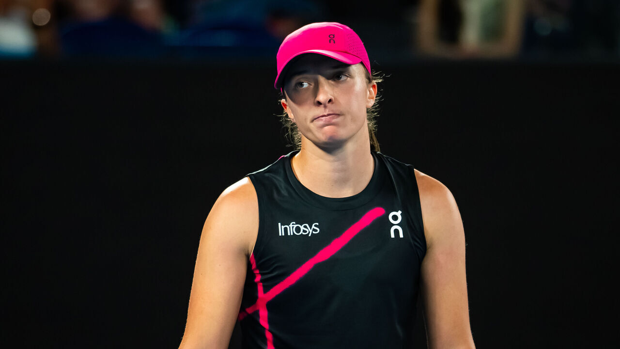 MELBOURNE, AUSTRALIA - JANUARY 20: Iga Swiatek of Poland in action against Linda Noskova of the Czech Republic in the third round on Day 7 of the 2024 Australian Open at Melbourne Park on January 20, 2024 in Melbourne, Australia