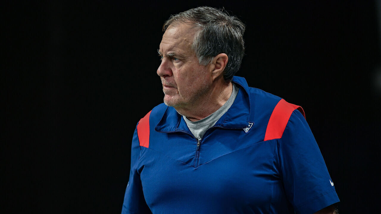 ATLANTA, GA NOVEMBER 18: New England head coach Bill Belichick prior to the start of the NFL game between the New England Patriots and the Atlanta Falcons on November 18th, 2021 at Mercedes-Benz Stadium in Atlanta, GA.