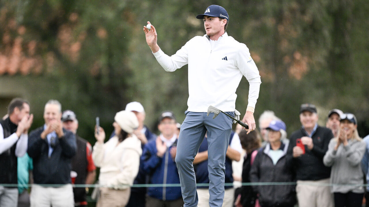 LA QUINTA, CALIFORNIA - JANUARY 20: Nick Dunlap of the United States acknowledges fans after his final putt the during the third round of The American Express at La Quinta Country Club on January 20, 2024 in La Quinta, California.