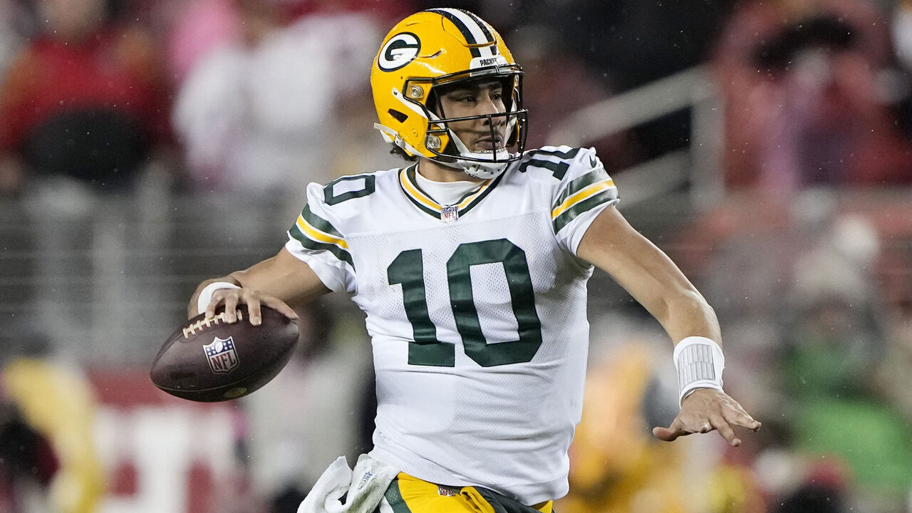 SANTA CLARA, CALIFORNIA - JANUARY 20: Jordan Love #10 of the Green Bay Packers looks to pass during the first half against the San Francisco 49ers in the NFC Divisional Playoffs at Levi's Stadium on January 20, 2024 in Santa Clara, California.