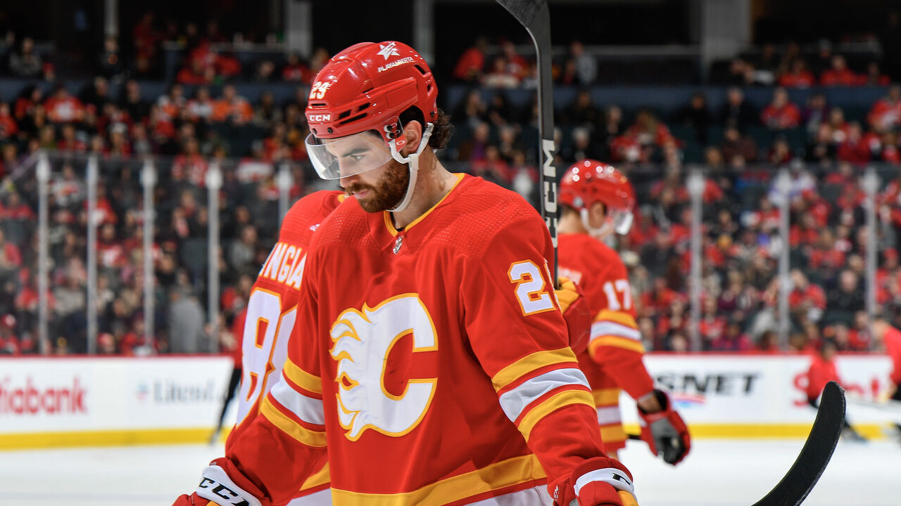 CALGARY, ALBERTA - DECEMBER 31: DIllon Dube #29 of the Calgary Flames plays against the Philadelphia Flyers at the Scotiabank Saddledome on December 31, 2023 in Calgary, Alberta.