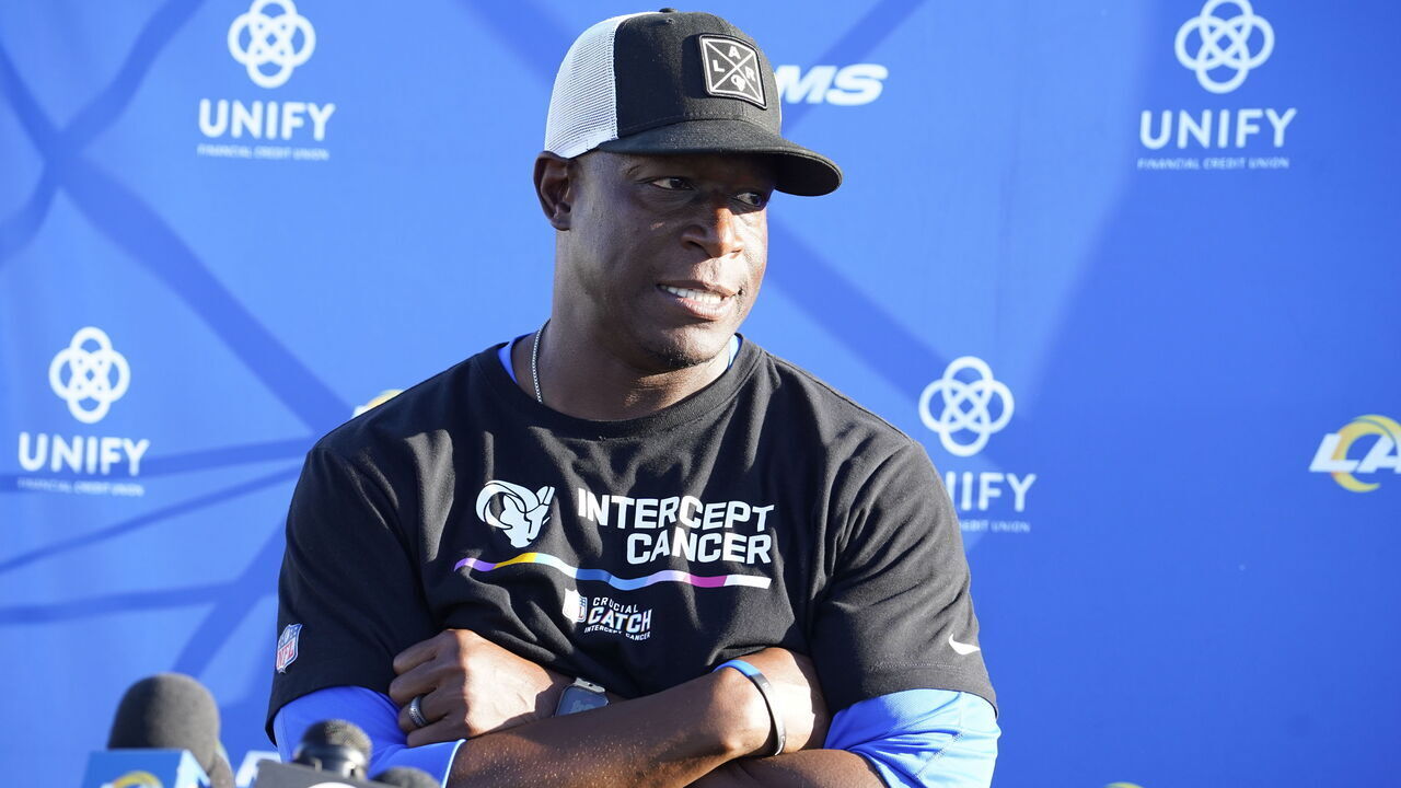 IRVINE, CA - AUGUST 03: Defensive coordinator Raheem Morris during the Los Angeles Rams Training Camp on August 03, 2023, at UC Irvine in Irvine, CA.