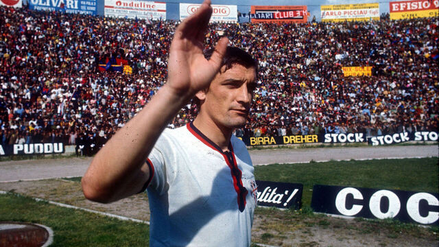 The Italian footballer Luigi 'Gigi' Riva at Cagliari ca. 1970. (Photo by: HUM Images/Universal Images Group via Getty Images)