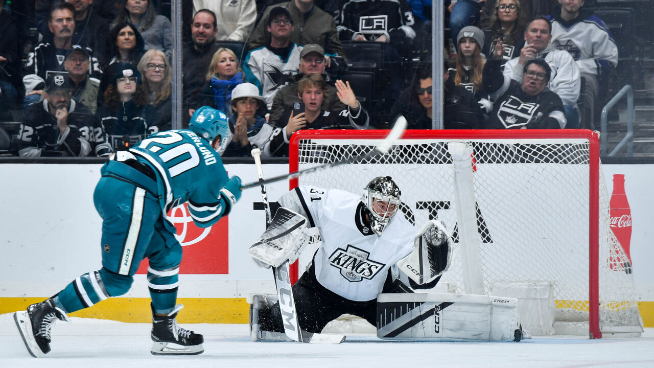 LOS ANGELES, CA - JANUARY 22: Fabian Zetterlund #20 of the San Jose Sharks shoots and scores a goal protected by David Rittich #31 of the Los Angeles Kings during shoot outs at Crypto.com Arena on January 22, 2024 in Los Angeles, California.