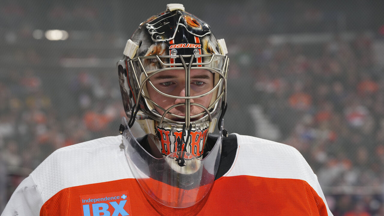 PHILADELPHIA, PENNSYLVANIA - JANUARY 8: Carter Hart #79 of the Philadelphia Flyers looks on against the Pittsburgh Penguins at the Wells Fargo Center on January 8, 2024 in Philadelphia, Pennsylvania.