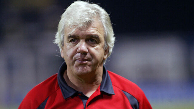 Troyes, FRANCE: Monaco coach Jean Petit watches his players against Troyes during their French L1 football match 21 September 2005 at the Aube stadium in Troyes. PHOTO AFP ALAIN JULIEN.