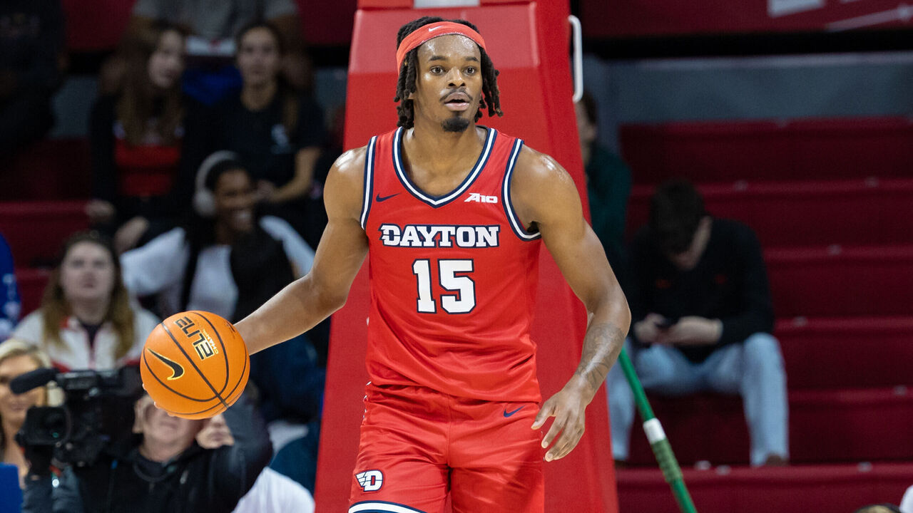 DALLAS, TX - NOVEMBER 29: Dayton Flyers forward DaRon Holmes II (#15) dribbles up court during the college basketball game between the SMU Mustangs and the Dayton Flyers on November 29, 2023 at Moody Colseum in Dallas, Texas.