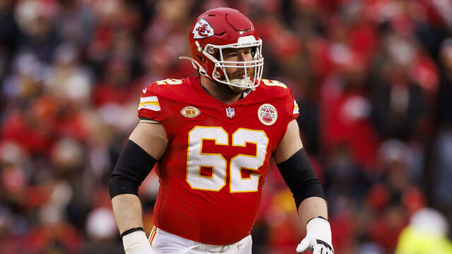 KANSAS CITY, MISSOURI - DECEMBER 31: Joe Thuney #62 of the Kansas City Chiefs runs on during an NFL football game against the Cincinnati Bengals at GEHA Field at Arrowhead Stadium on December 31, 2023 in Kansas City, Missouri.