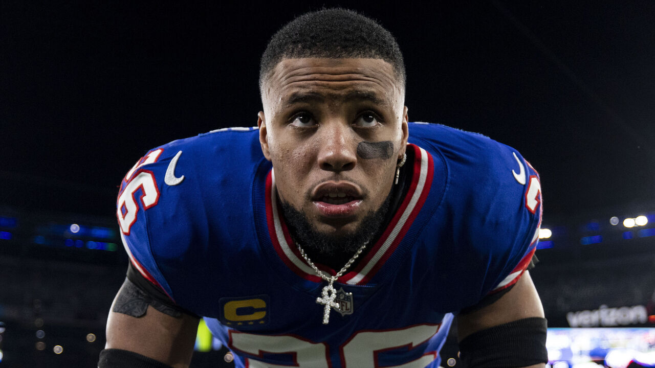 EAST RUTHERFORD, NEW JERSEY - DECEMBER 11: Saquon Barkley #26 of the New York Giants looks on as he stretches prior to an NFL football game between the New York Giants and the Green Bay Packers at MetLife Stadium on December 11, 2023 in East Rutherford, New Jersey.