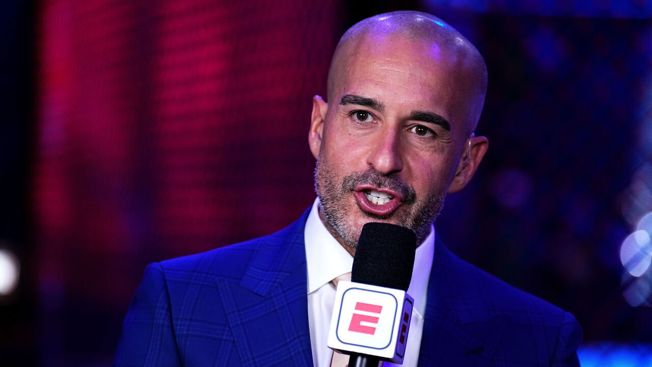 LAS VEGAS, NEVADA - DECEMBER 16: Jon Anik announces a fight during the UFC 296 event at T-Mobile Arena on December 16, 2023 in Las Vegas, Nevada.