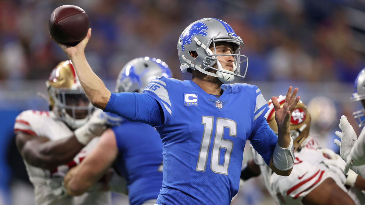 DETROIT, MICHIGAN - SEPTEMBER 12: Jared Goff #16 of the Detroit Lions plays against the San Francisco 49ers at Ford Field on September 12, 2021 in Detroit, Michigan.