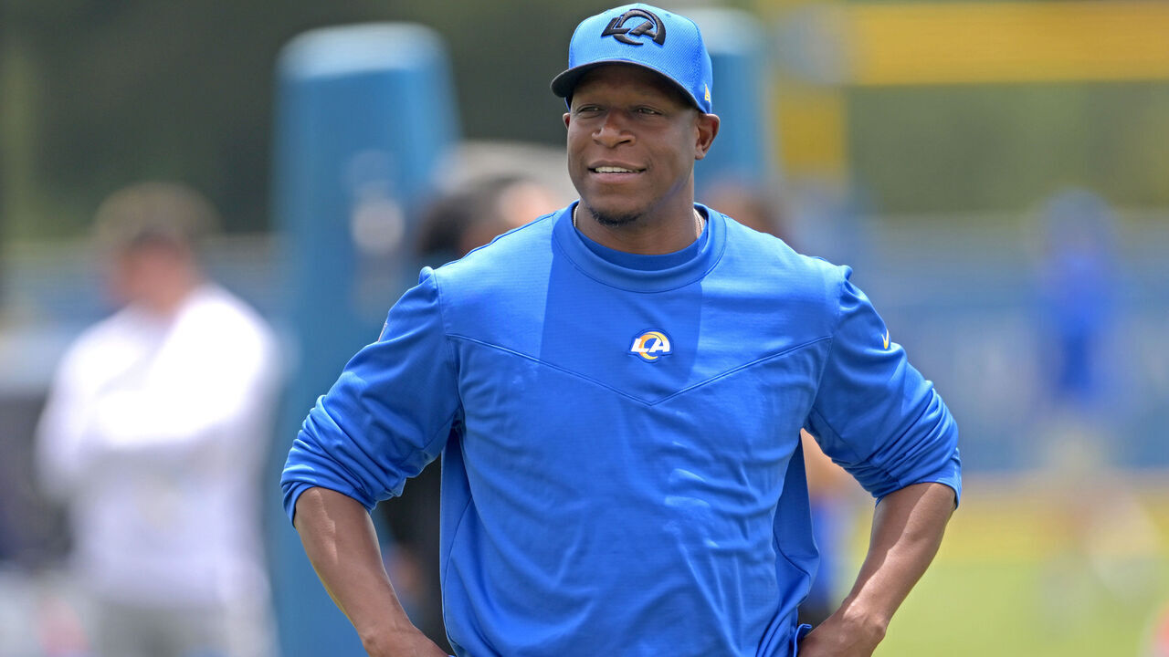THOUSAND OAKS, CALIFORNIA - JUNE 13: Defensive coordinator Raheem Morris of the Los Angeles Rams walks on the field during mini-camp at California Lutheran University on June 13, 2023 in Thousand Oaks, California.