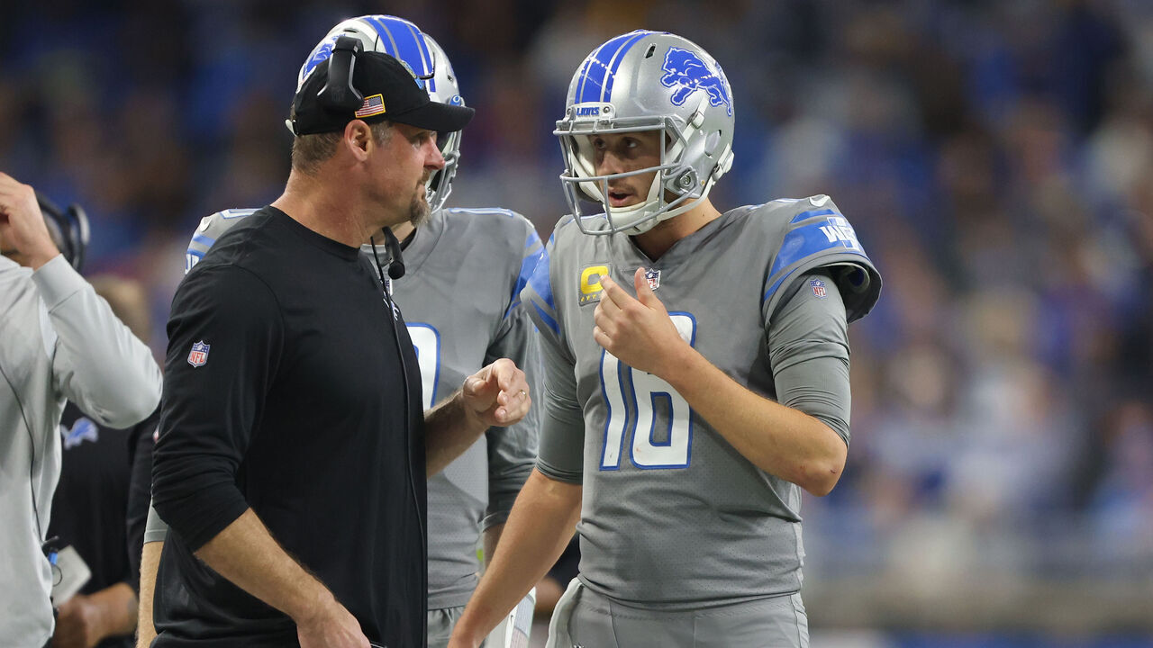 Detroit Lions head coach Dan Campbell talks to quarterback Jared Goff (16) during the first half of an NFL football game between the Detroit Lions and the Buffalo Bills in Detroit, Michigan USA, on Thursday 24, 2022