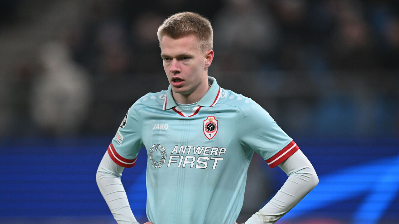 HAMBURG, GERMANY - NOVEMBER 28: Arthur Vermeeren of Antwerp looks on during the UEFA Champions League match between Shakhtar Donetsk and Royal Antwerp at Volksparkstadion on November 28, 2023 in Hamburg, Germany.