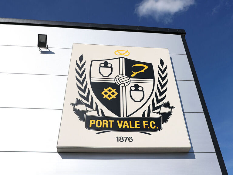 Port Vale fan chases referee in English 3rd-division game | theScore.com