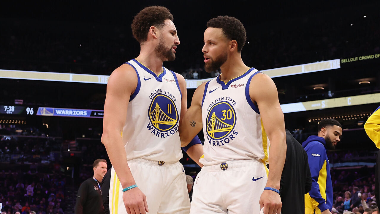 PHOENIX, ARIZONA - DECEMBER 12: Stephen Curry #30 of the Golden State Warriors talks with Klay Thompson #11during the NBA game at Footprint Center on December 12, 2023 in Phoenix, Arizona. The Suns defeated the Warriors 119-116.