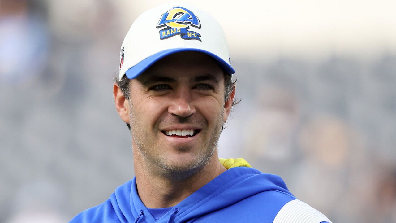 INGLEWOOD, CALIFORNIA - JANUARY 01: Quarterbacks coach Zac Robinson of the Los Angeles Rams looks on prior to the game against the Los Angeles Chargers at SoFi Stadium on January 01, 2023 in Inglewood, California.