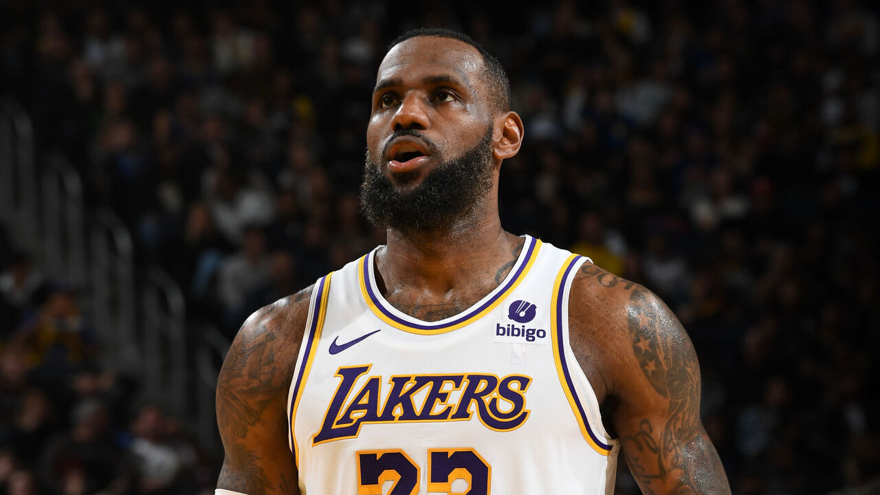 SAN FRANCISCO, CA - JANUARY 27: LeBron James #23 of the Los Angeles Lakers prepares to shoot a free throw during the game against the Golden State Warriors on January 27, 2024 at Chase Center in San Francisco, California. NOTE TO USER: User expressly acknowledges and agrees that, by downloading and or using this photograph, user is consenting to the terms and conditions of Getty Images License Agreement. Mandatory Copyright Notice: Copyright 2024 NBAE